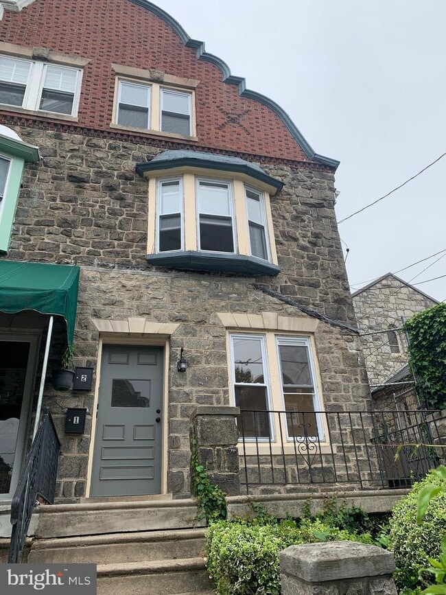 Building Photo - 315 Winona St