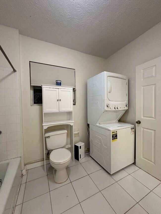 Building Photo - Nuuanu Pali Ground floor 3 bed, 1 ba including utilities and parking stall, pet negotiable