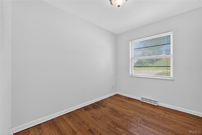 Building Photo - 21 Fern Ridge Ave