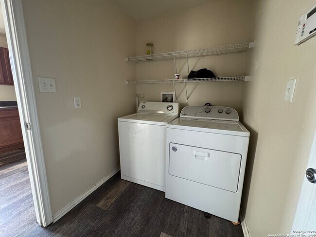 Building Photo - 5702 Canterbury Run