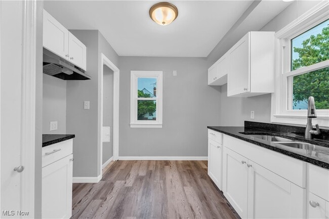 Building Photo - 22750 Tracy Ave