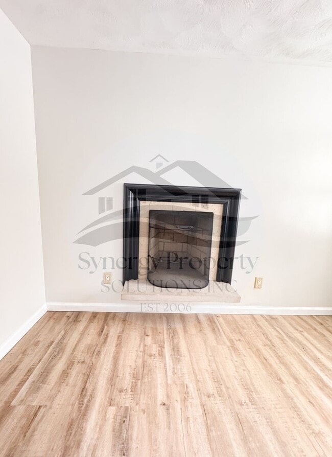 Building Photo - Lexington Schools Split Level