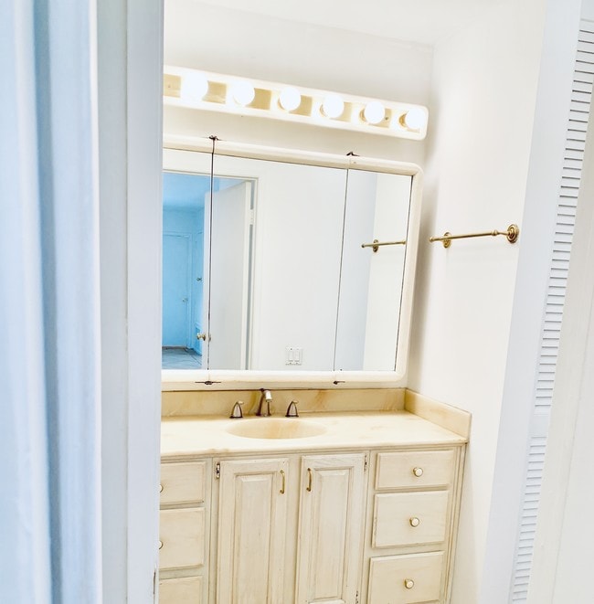 Building Photo - 5460 White Oak Ave