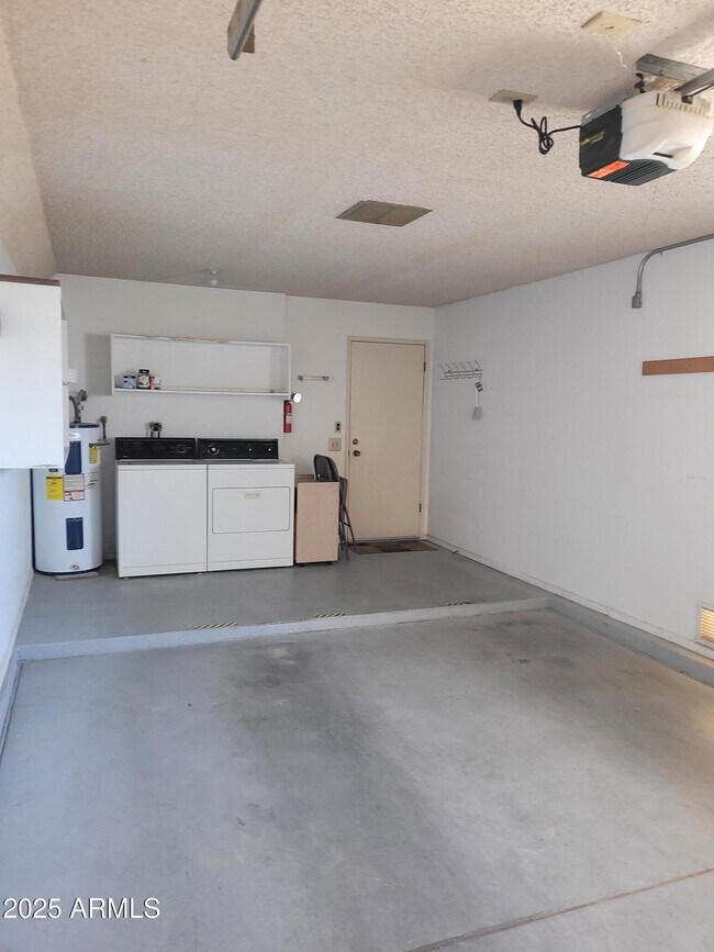 Building Photo - 10060 W Royal Oak Rd