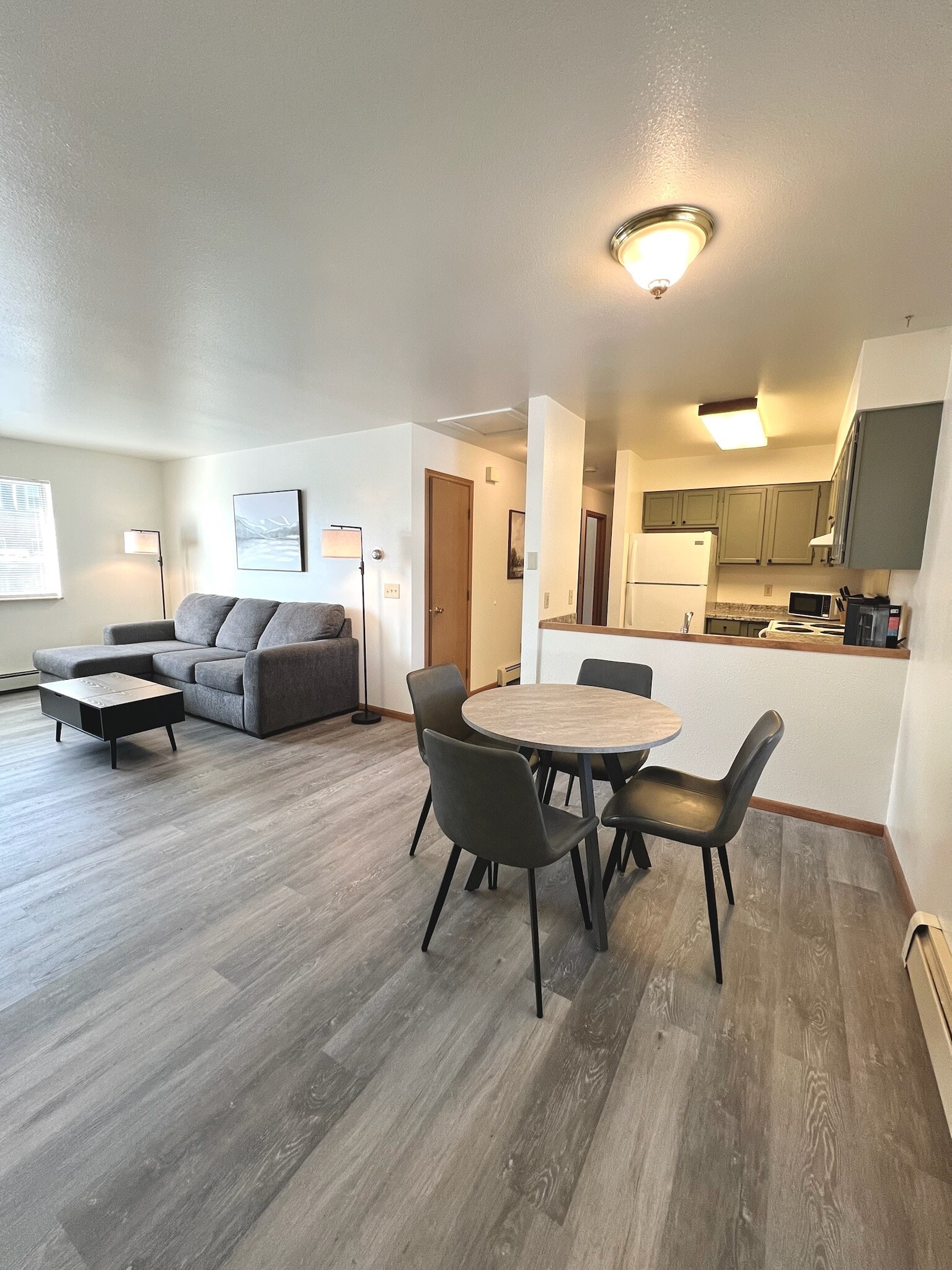 Building Photo - 1526 Lake Elmo Dr