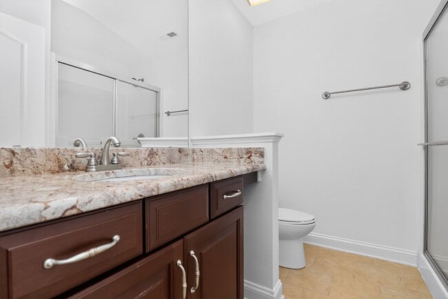 Building Photo - 549 Daventry Ct