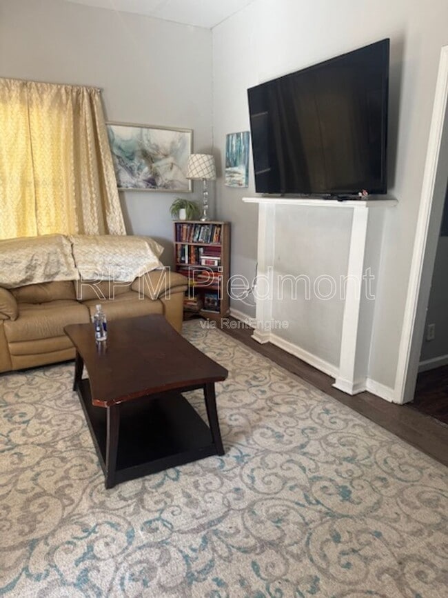 Building Photo - 807 Hall St NW