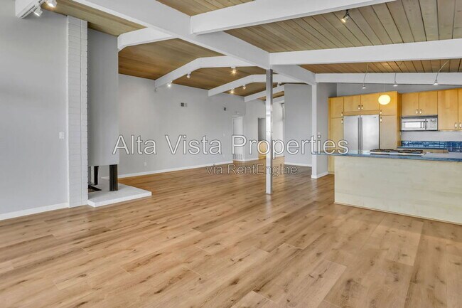 Building Photo - 2569 Loring St