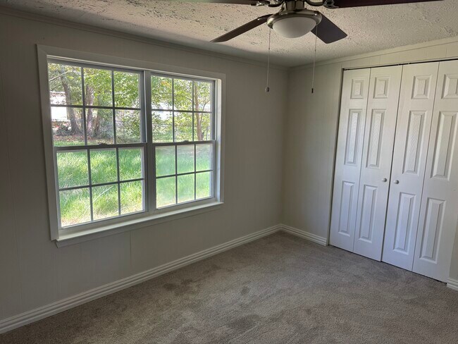 Building Photo - 230 N Holly Ave