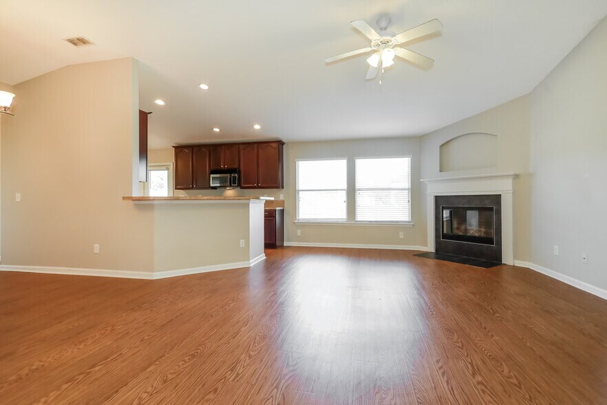 Building Photo - 1716 Hollow Glen Dr