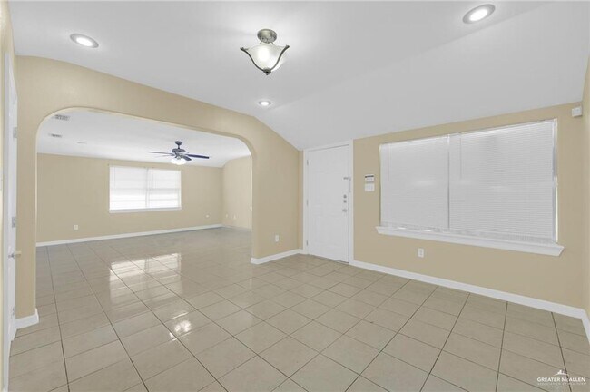 Building Photo - 19 S 9th St