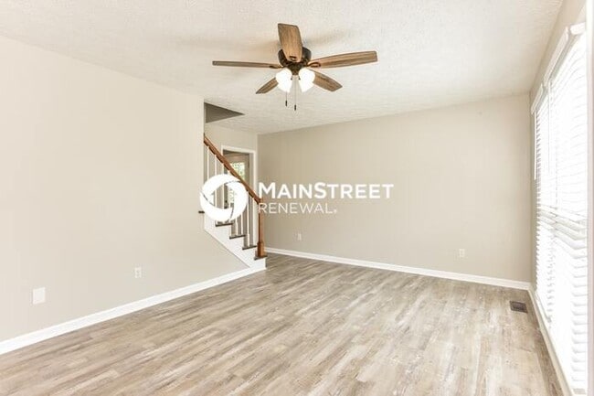 Building Photo - 3 Bedroom Pet-Friendly Home in FAIRVIEW, TN with Main Street Renewal