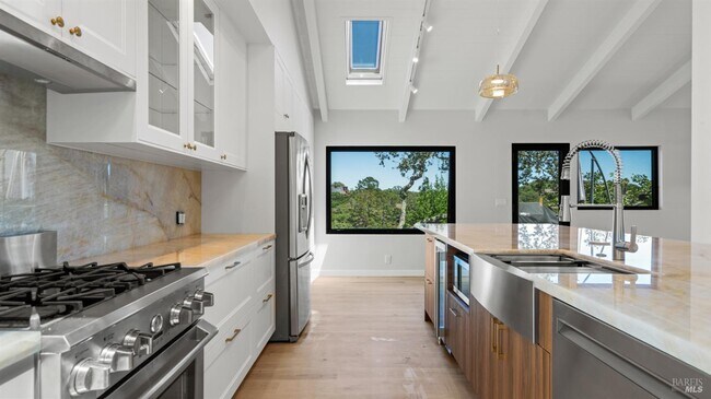 Building Photo - 311 Grandview Ave