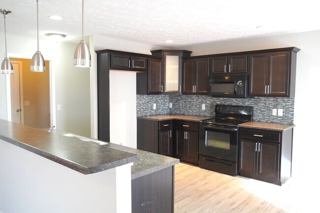 Building Photo - Beautiful 4 bedroom home for rent in Ozark!