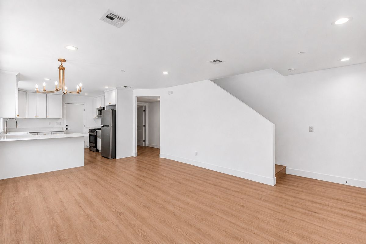 Building Photo - 16385 Valencia Ave