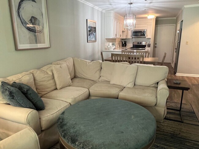 Building Photo - Walk to the Beach! Beautifully Remodeled/Furnished Fiddler's Cove
