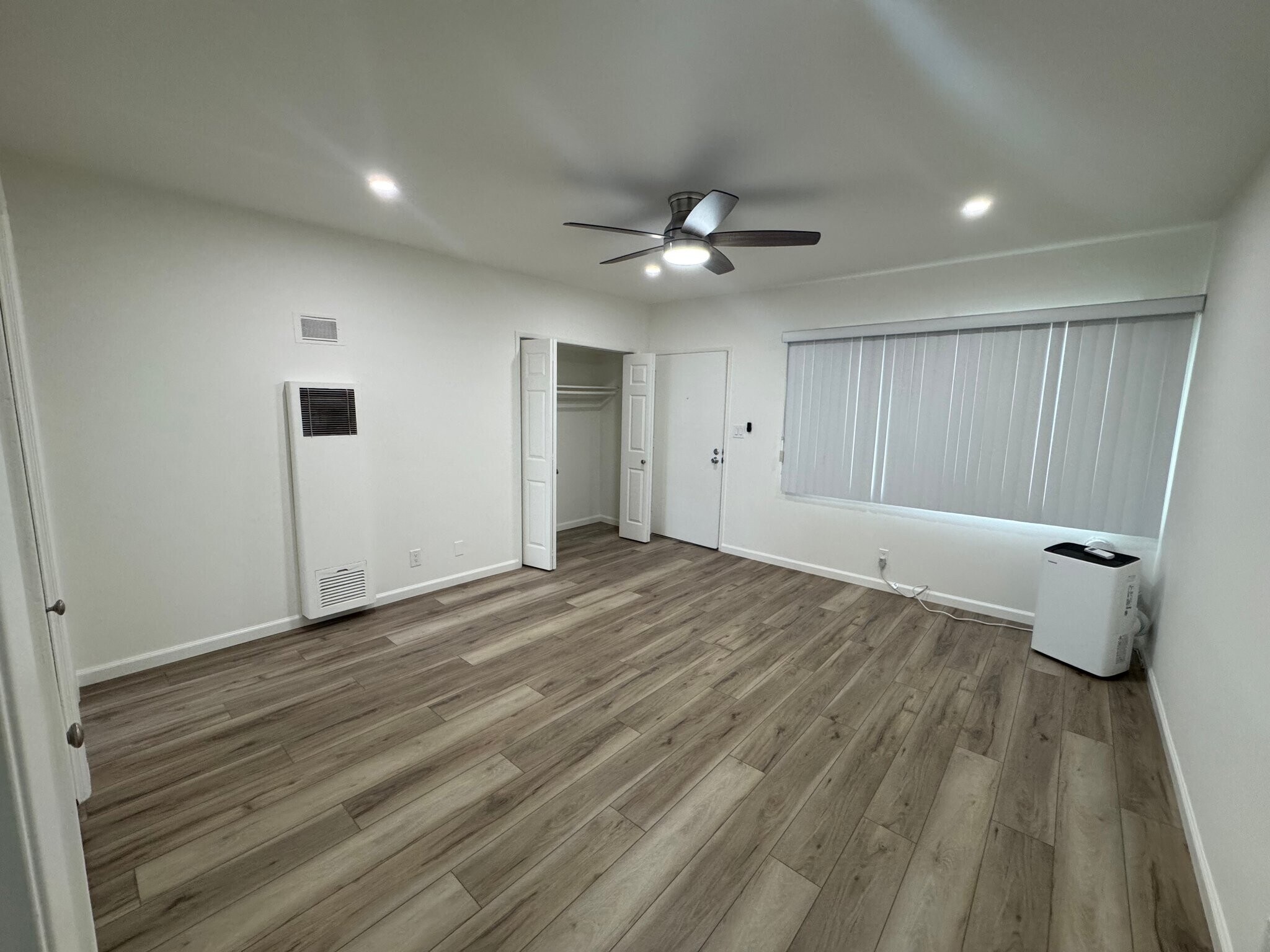 Building Photo - 820 S Rosemead Blvd