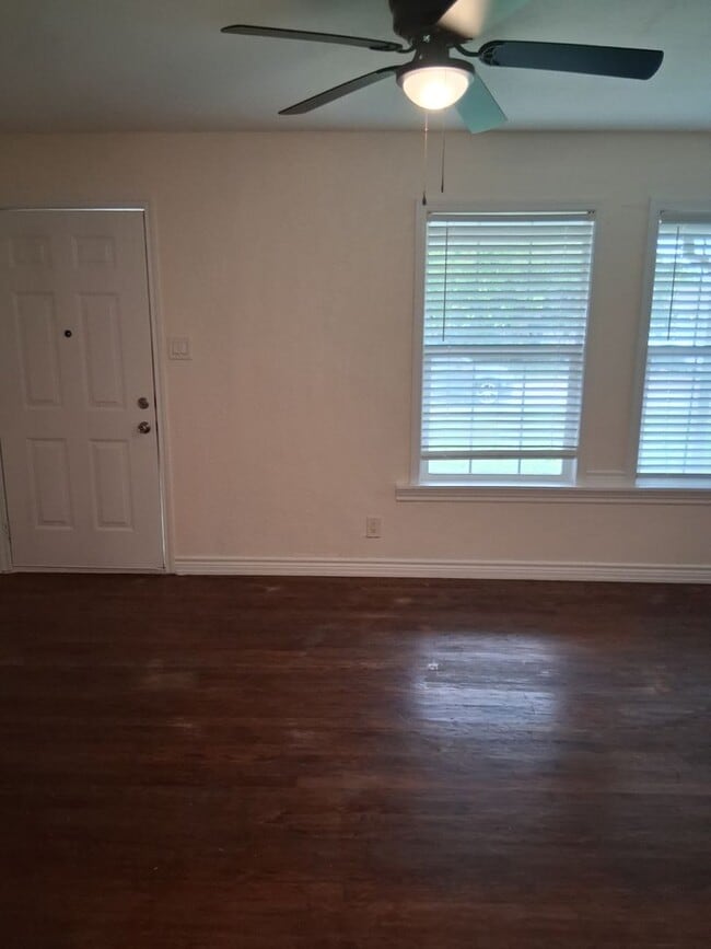 Building Photo - 1414 Alta Mira Dr