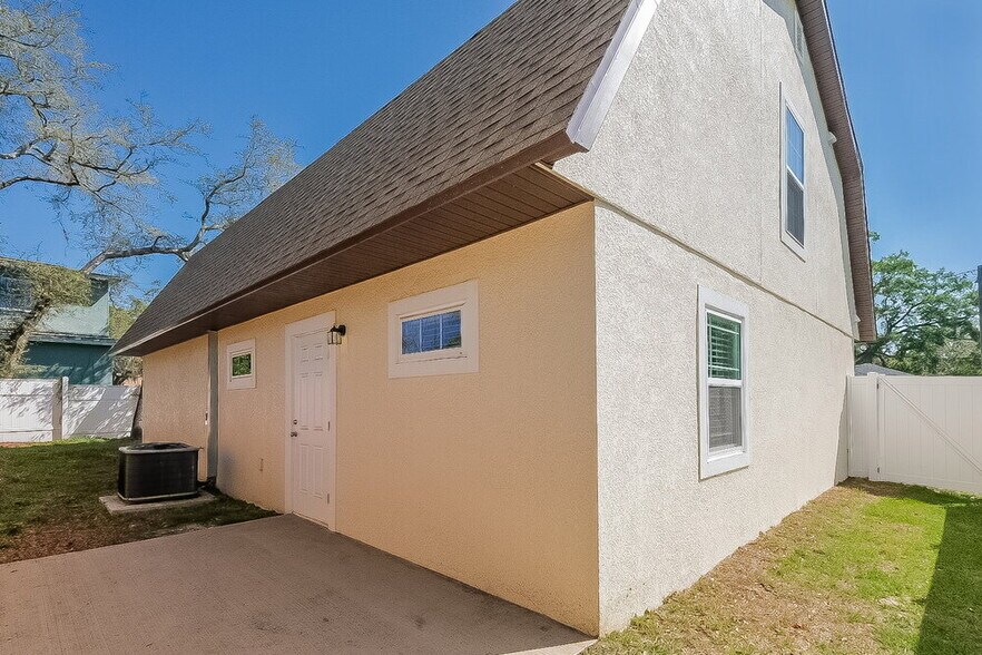 Building Photo - 9622 N Ojus Dr