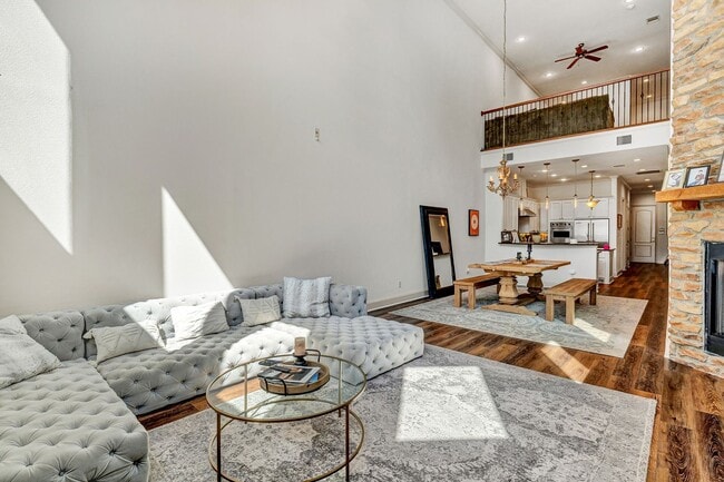 Building Photo - Gorgeous Townhome in The Villas of Hollytree!