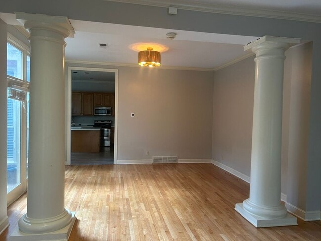 Building Photo - Great Location, close to Everything Harbor Town. Overlooks pond Beautiful view!  Pets allowed wit...