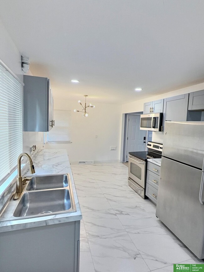 Building Photo - 5119 Pratt St