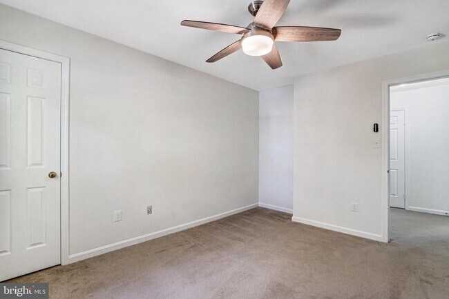 Building Photo - 6031 Mayfair Ln
