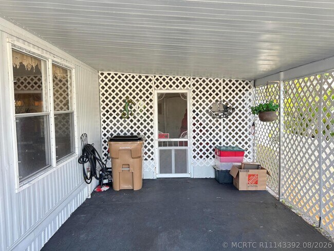 Building Photo - 425 Bougainvilla Dr