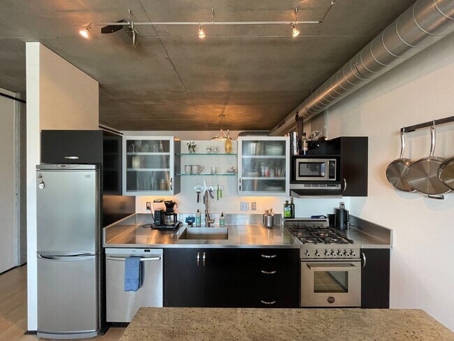 Building Photo - Prime Location in the Heart of the Pearl i...