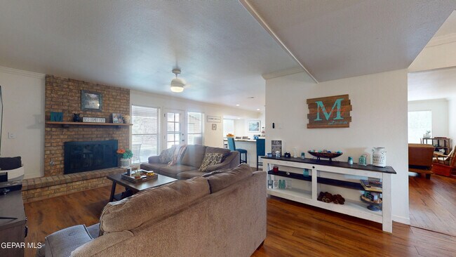 Building Photo - 453 El Camino Dr