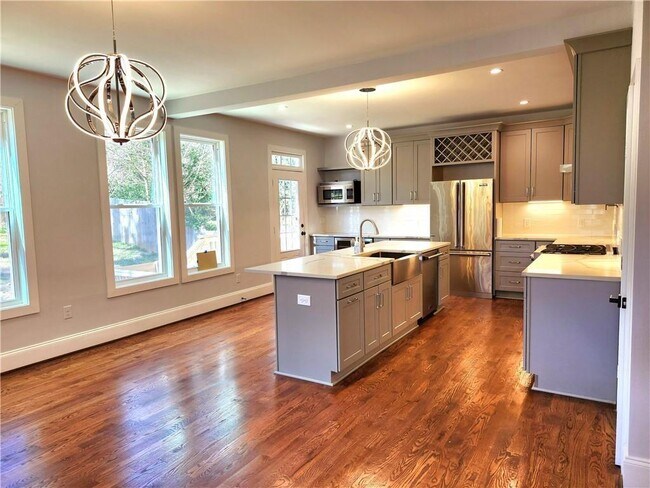 Building Photo - 1112 Shepherds Ln NE