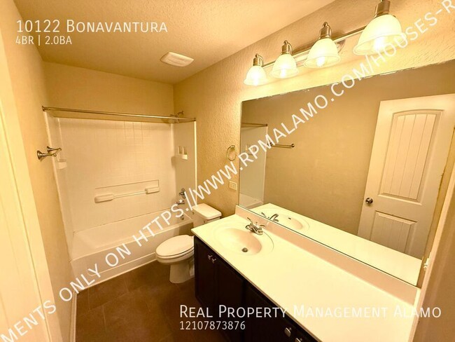 Building Photo - *APPLICATION RECEIVED** AVAILABLE NOW! 4 B...