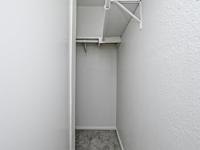 Building Photo - 806 Sunny Ln