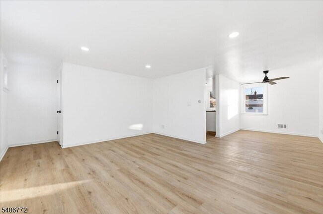 Building Photo - 88 Mitchell St