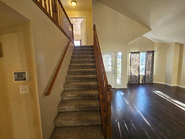 Building Photo - Large 4 bedroom two story in east Modesto!