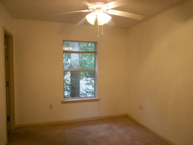 Building Photo - 2 bed 2 bath at Avalon on Pensacola! Available now!