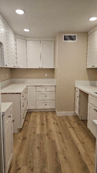 Building Photo - 2639 Pirineos Way