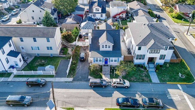 Building Photo - 1041 Stonewall Ln