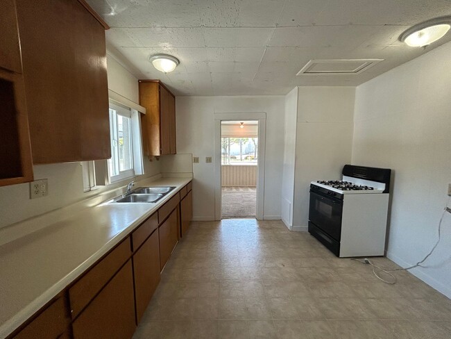 Building Photo - 1441 Coldwell Ave
