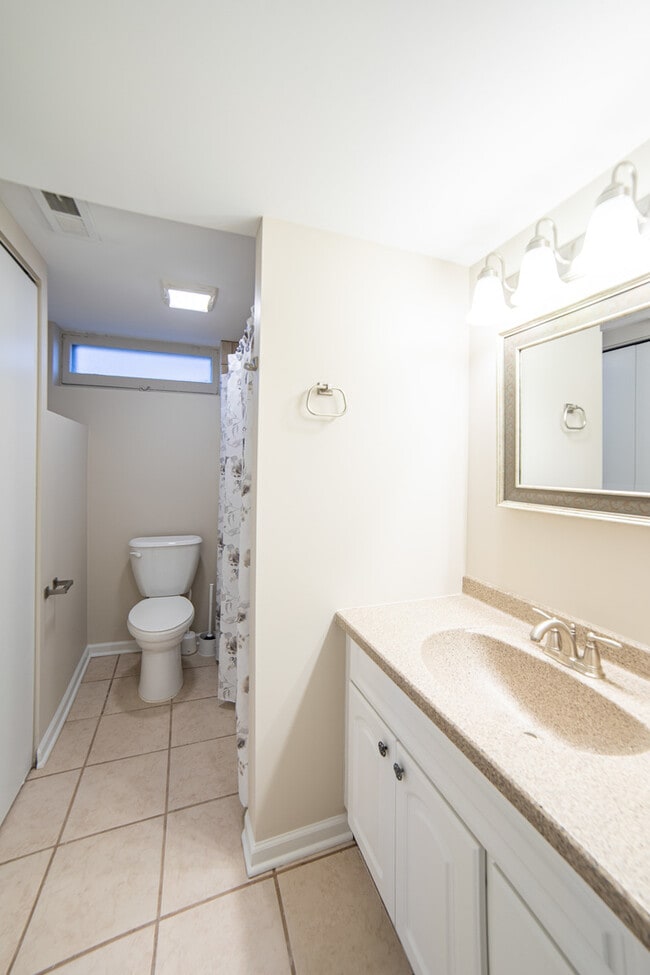 Building Photo - 4841 Lamb Dr