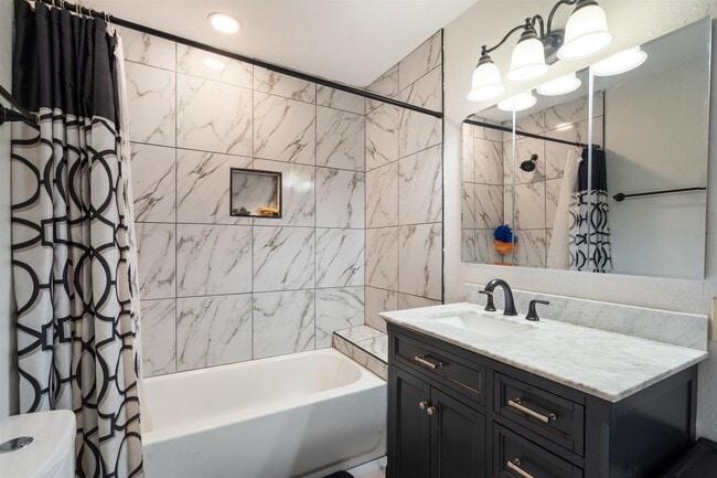 Building Photo - 504 Ave V