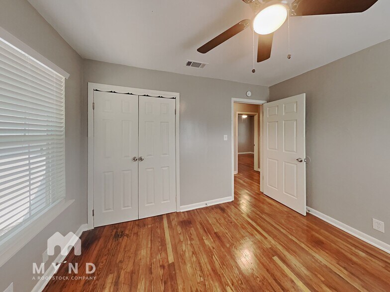 Building Photo - 510 E University Ave