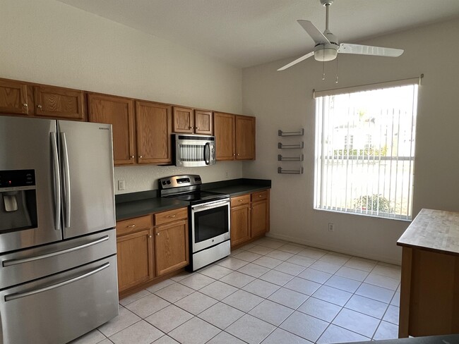 Building Photo - 874 Birkdale St