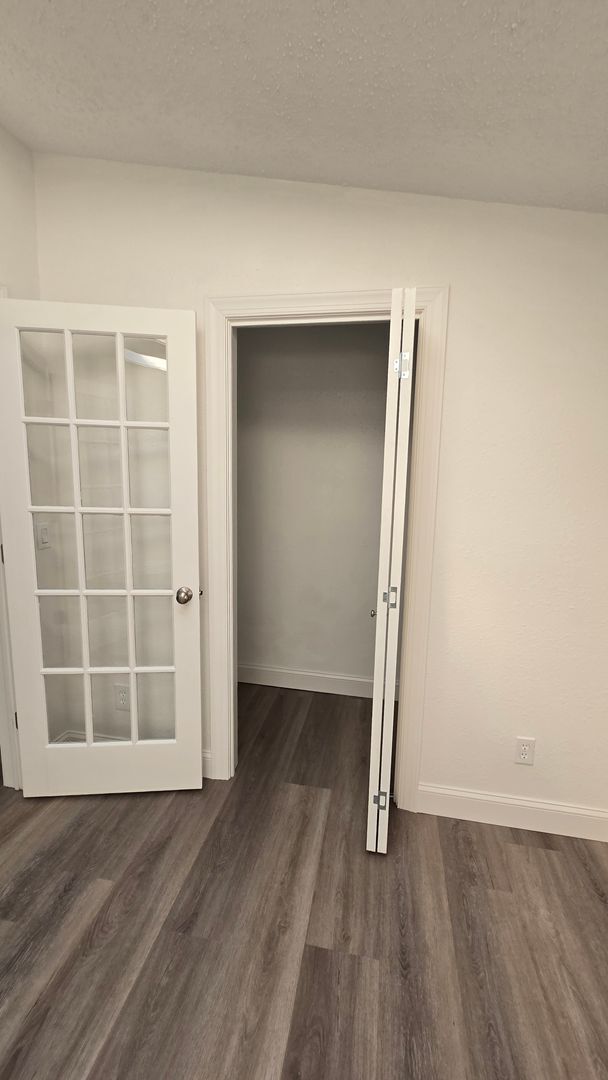 Building Photo - 2 Bed 2 Bath townhome with a Den/ Office s...