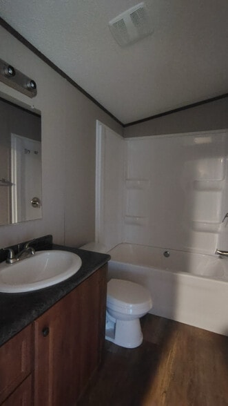 Building Photo - 1920 NW Wilcox Ct