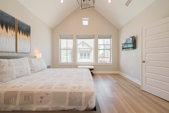 Building Photo - 10915 Brambling Wood Dr