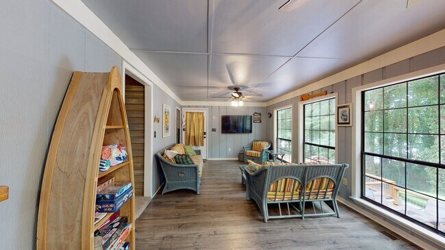 Building Photo - 358 Old Chism Trail