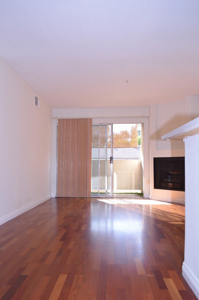 Building Photo - 15455 Sherman Way