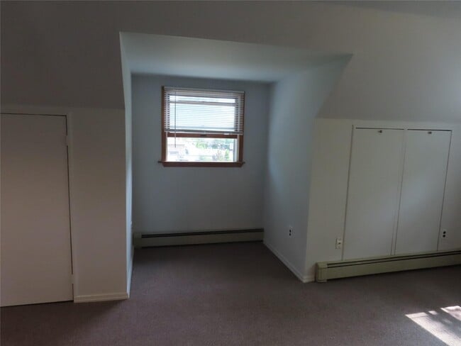 Building Photo - 120 Cerny Pl