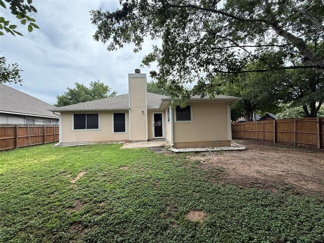Building Photo - 14517 Oliphant St